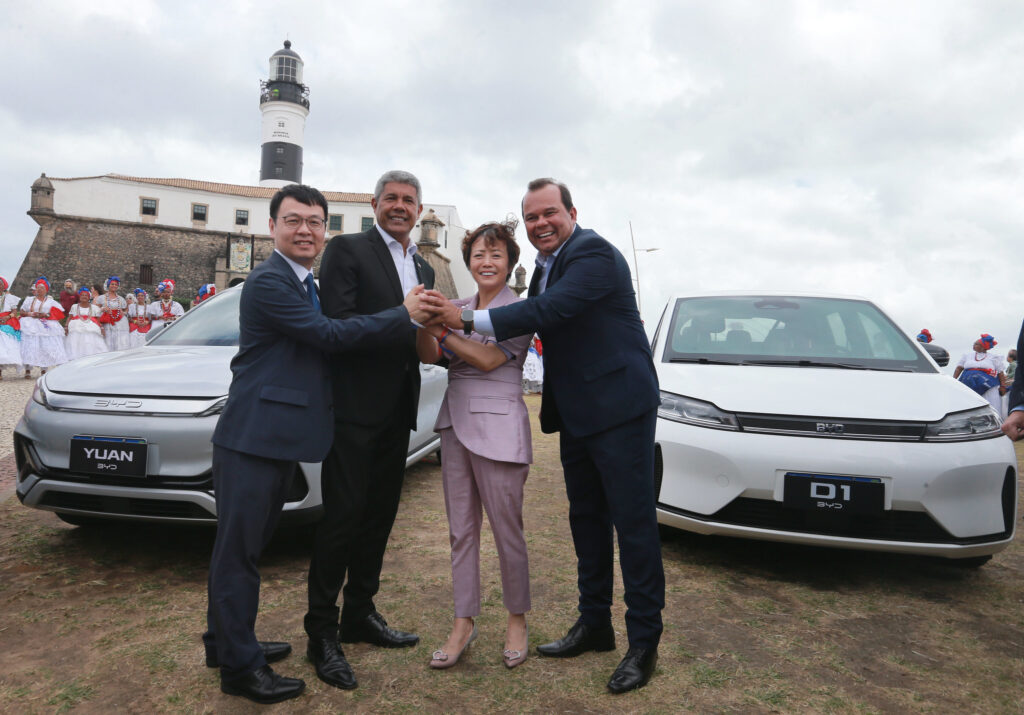 Chinesa BYD anuncia 1ª fábrica de veículos elétricos no Brasil